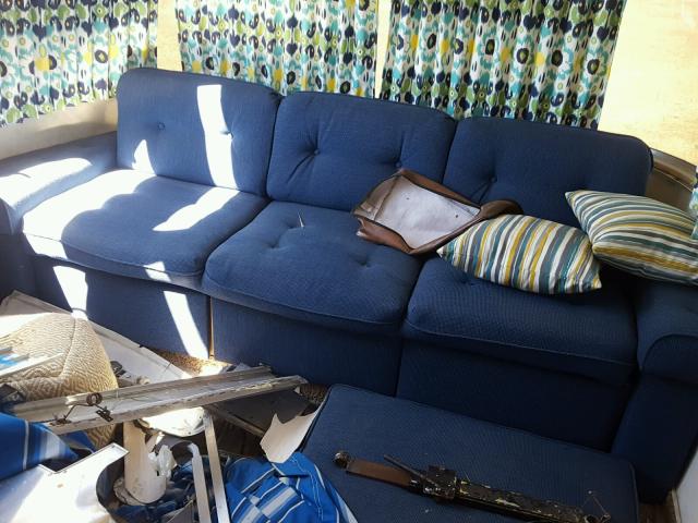 1STAEAU38FJ503148 - 1984 AIRS EXCELLA 银色 照片 5