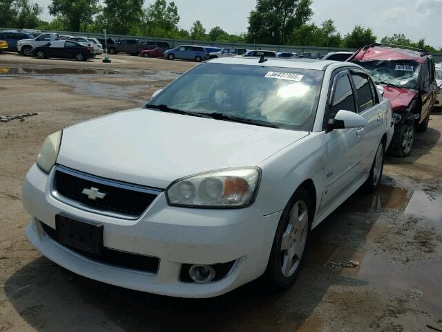 1G1ZW57117F155724 - 2007 CHEVROLET MALIBU SS WHITE photo 2