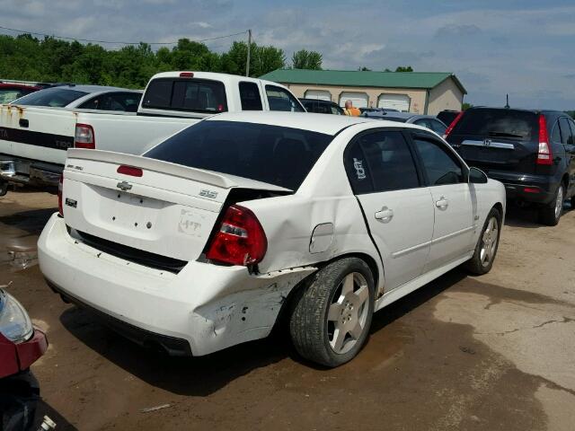 1G1ZW57117F155724 - 2007 CHEVROLET MALIBU SS WHITE photo 4