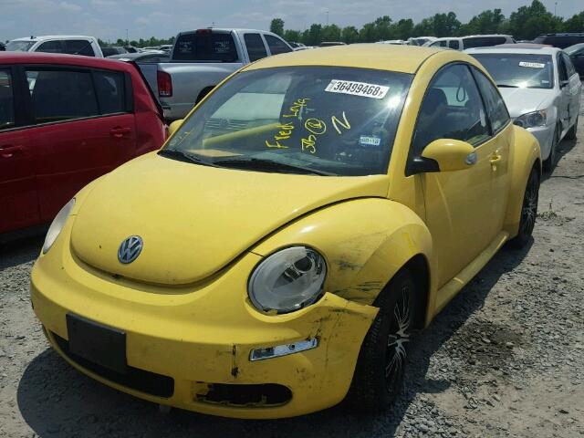 3VWPG3AG9AM015387 - 2010 VOLKSWAGEN NEW BEETLE 黄色 照片 2