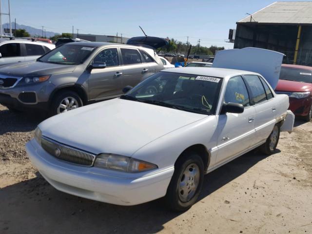 1G4NJ52M6WC410336 - 1998 BUICK SKYLARK CU WHITE photo 2