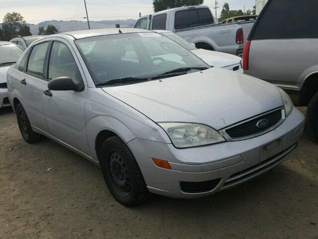 1FAHP34N46W136665 - 2006 FORD FOCUS ZX4 SILVER photo 1