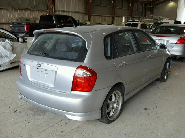 KNAFE162265206942 - 2006 KIA SPECTRA5 SILVER photo 4