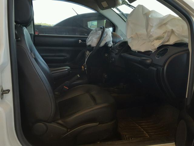 3VWPW3AG4AM015428 - 2010 VOLKSWAGEN NEW BEETLE 白色 照片 5