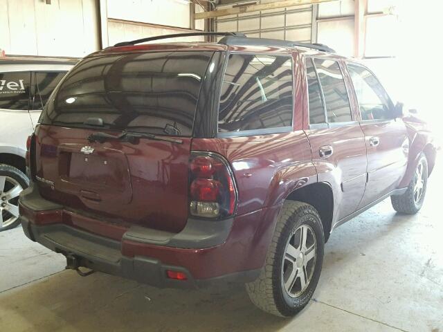 1GNDT13SX52254121 - 2005 CHEVROLET TRAILBLAZE MAROON photo 4