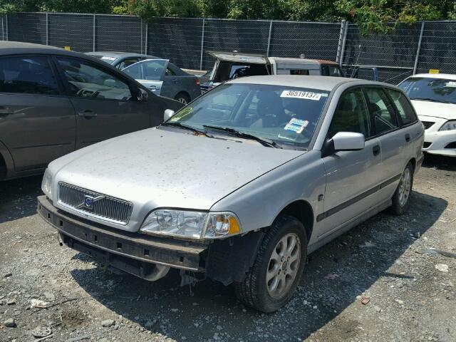 YV1VW2559YF527106 - 2000 VOLVO V40 SILVER photo 2