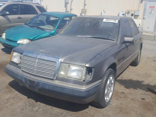 WDBEA26DXLB235599 - 1990 MERCEDES-BENZ 300 E 2.6 GRAY photo 2