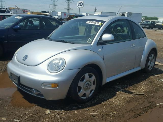 3VWCB21C21M458663 - 2001 VOLKSWAGEN NEW BEETLE 银色 照片 2