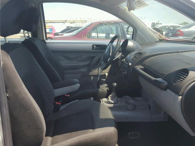 3VWCB21C21M458663 - 2001 VOLKSWAGEN NEW BEETLE 银色 照片 5