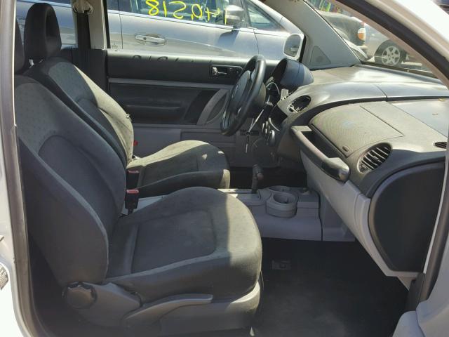 3VWBK21C12M440457 - 2002 VOLKSWAGEN NEW BEETLE თეთრი ფოტო 5