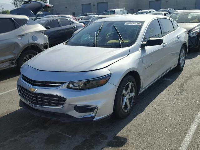 1G1ZB5ST5HF136180 - 2017 CHEVROLET MALIBU LS ვერცხლისფერი ფოტო 2