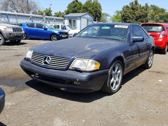 WDBFA67F1WF169257 - 1998 MERCEDES-BENZ SL 500 BLUE photo 2