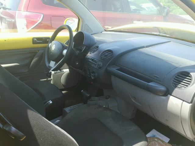 3VWCP21C62M403703 - 2002 VOLKSWAGEN NEW BEETLE 黄色 照片 5