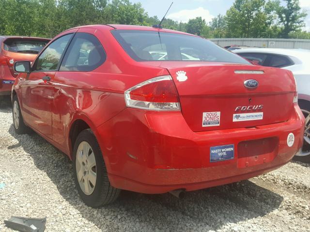 1FAHP32N28W256020 - 2008 FORD FOCUS S/SE RED photo 3