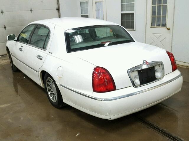 1LNHM82W2YY934144 - 2000 LINCOLN TOWN CAR WHITE photo 3