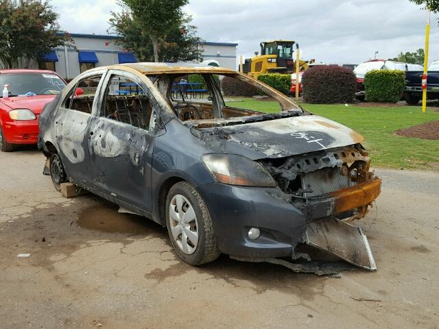 JTDBT923684021631 - 2008 TOYOTA YARIS GRAY photo 1