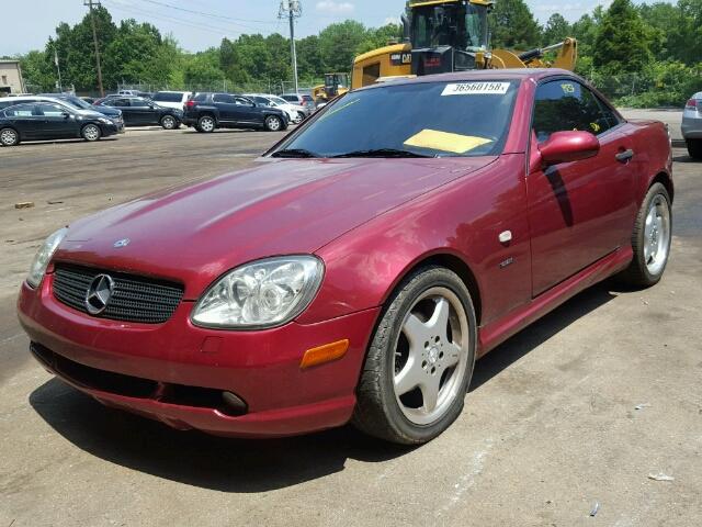 WDBKK47F7XF122025 - 1999 MERCEDES-BENZ SLK 230 KO RED photo 2