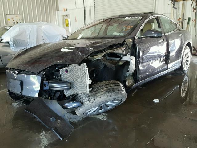 5YJSA1E24HF211382 - 2017 TESLA MODEL S Մոխրագույն լուսանկար 2