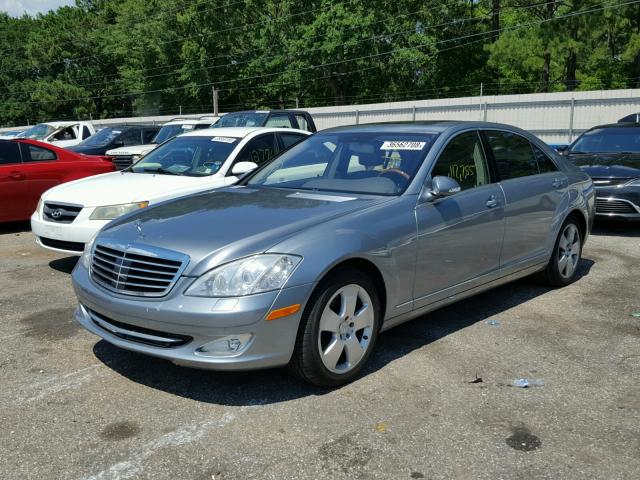 WDDNG71X37A123078 - 2007 MERCEDES-BENZ S 550 GRAY photo 2