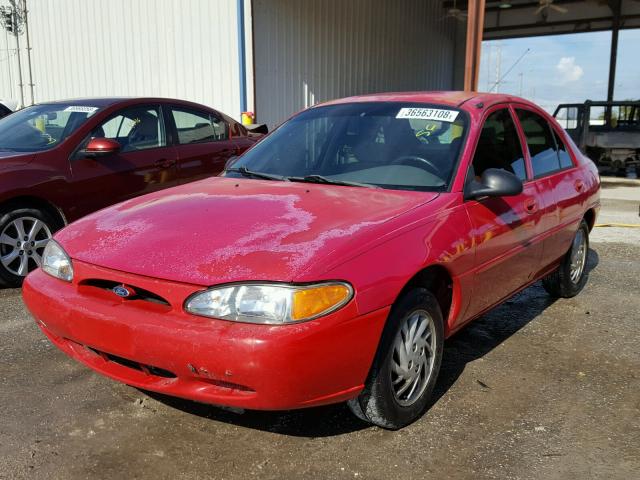 3FAFP13P82R118679 - 2002 FORD ESCORT RED photo 2