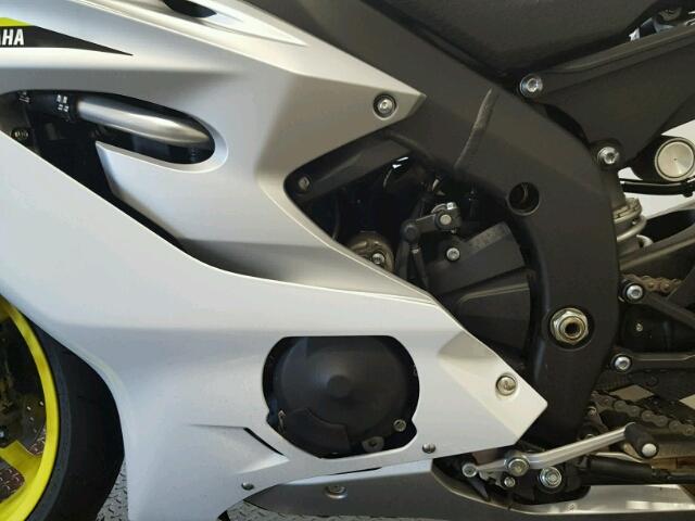 JYARJ28E3HA000382 - 2017 YAMAHA YZFR6 SILVER photo 6