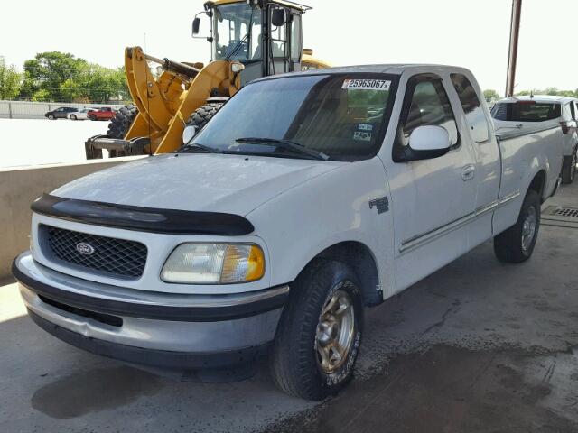 1FTZX1766WNA23135 - 1998 FORD F150 WHITE photo 2