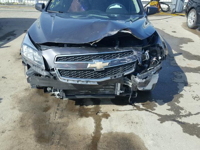 1G11B5SA5DF228282 - 2013 CHEVROLET MALIBU LS ნაცრისფერი ფოტო 9