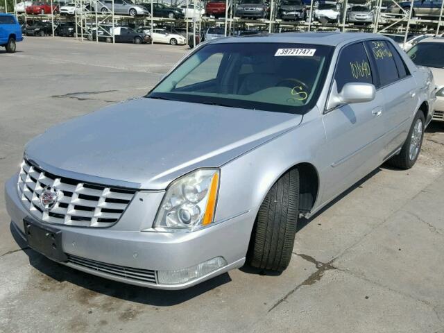 1G6KH5E68BU111793 - 2011 CADILLAC DTS PREMIU SILVER photo 2