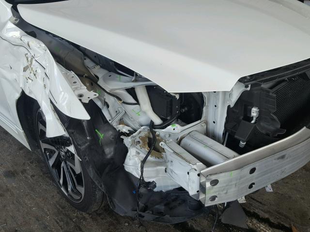 19UDE2F83GA021197 - 2016 ACURA ILX PREMIU WHITE photo 9