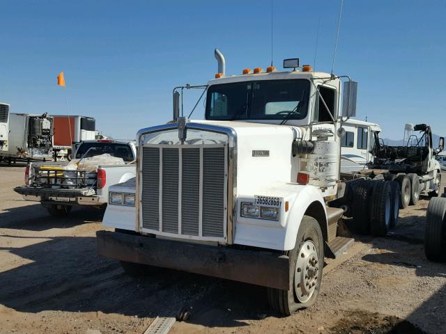 1NKWL20X2ES322417 - 1984 KENWORTH CONSTRUCTI WHITE photo 2