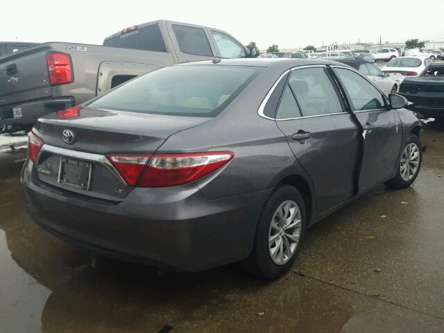 4T4BF1FKXFR465538 - 2015 TOYOTA CAMRY GRAY photo 4