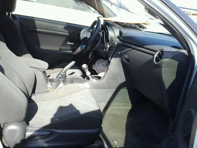 JTKJF5C79E3071933 - 2014 TOYOTA SCION TC 银色 照片 5