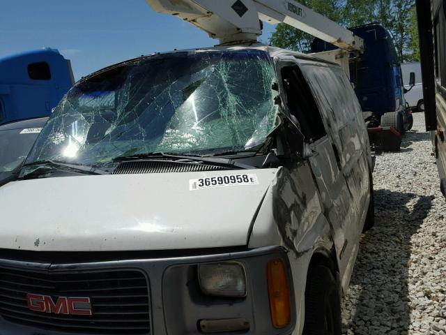 1GTHG35R0W1022168 - 1998 GMC SAVANA G35 WHITE photo 9