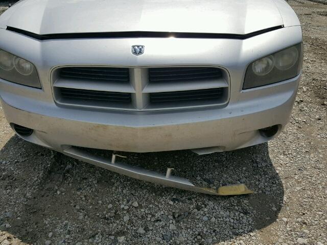 2B3KA43GX8H205856 - 2008 DODGE CHARGER SILVER photo 9