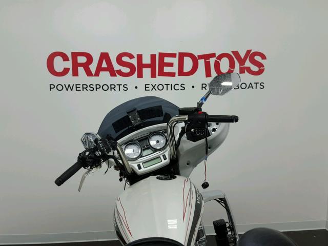 5VPXMXAA9H3058610 - 2017 VICTORY MOTORCYCLES MAGNUM X-1 WHITE photo 8