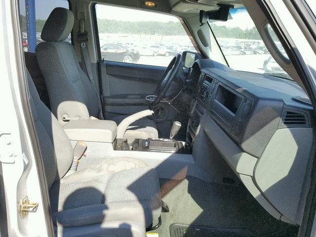 1J8HG48K56C195539 - 2006 JEEP COMMANDER SILVER photo 5