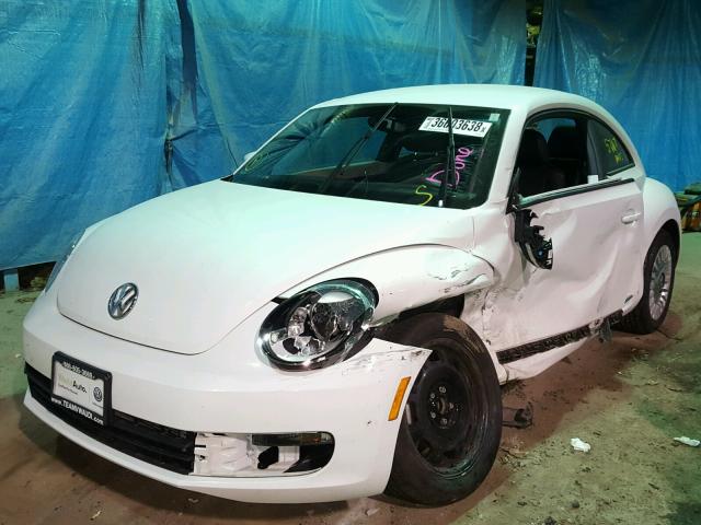 3VWJ07AT0FM633915 - 2015 VOLKSWAGEN BEETLE 1.8 WHITE photo 2