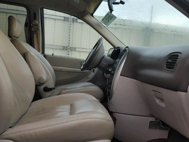 2C4GP54L65R131474 - 2005 CHRYSLER TOWN & COU 蓝色 照片 5