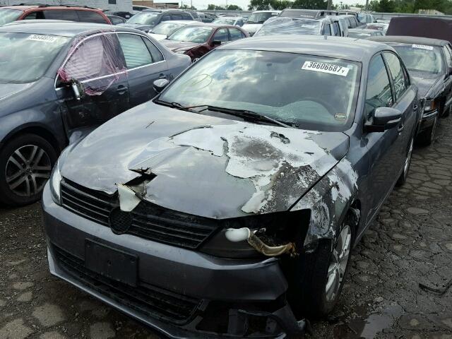 3VWDX7AJ4CM399703 - 2012 VOLKSWAGEN JETTA SE 灰色 照片 2