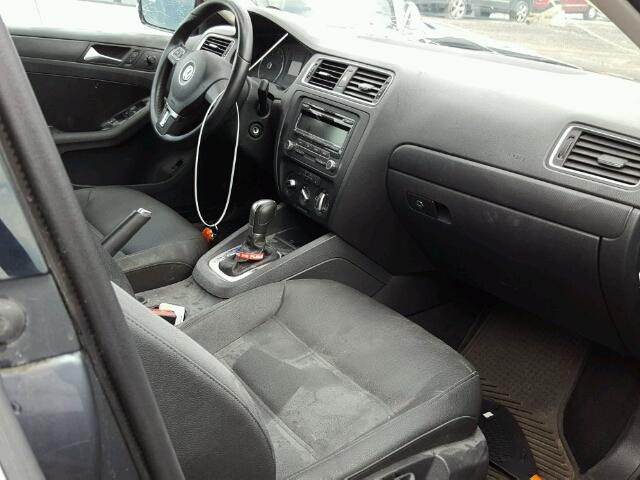 3VWDX7AJ4CM399703 - 2012 VOLKSWAGEN JETTA SE 灰色 照片 5