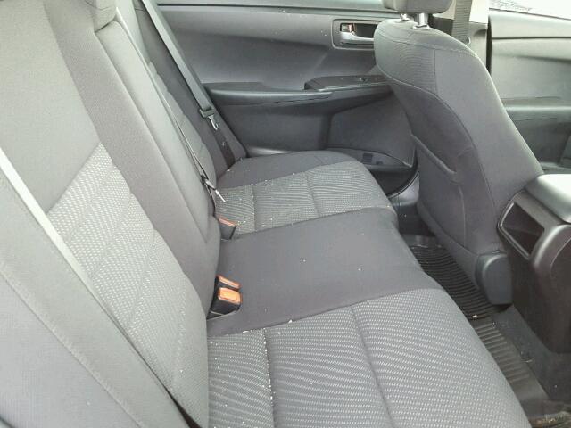 4T1BF1FK4HU686386 - 2017 TOYOTA CAMRY LE ვერცხლისფერი ფოტო 6