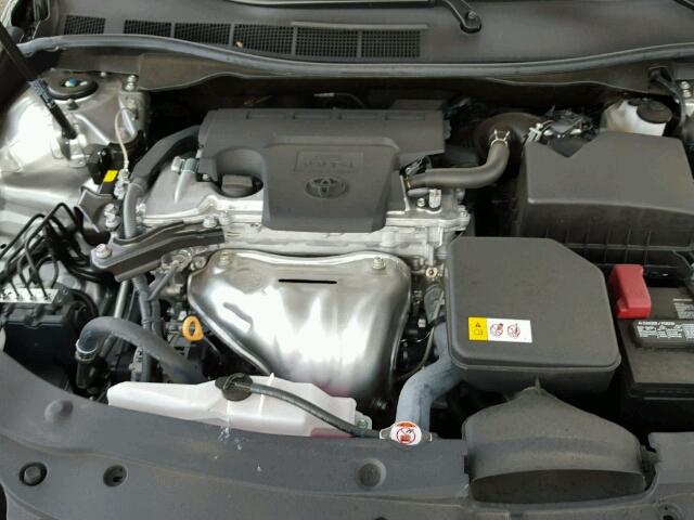 4T1BF1FK4HU686386 - 2017 TOYOTA CAMRY LE ვერცხლისფერი ფოტო 7