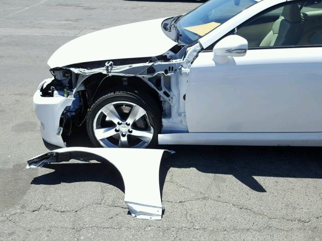 JTHFE2C21A2503819 - 2010 LEXUS IS 350 WHITE photo 9