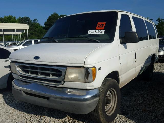 1FBSS31L2YHB72626 - 2000 FORD ECONOLINE WHITE photo 2