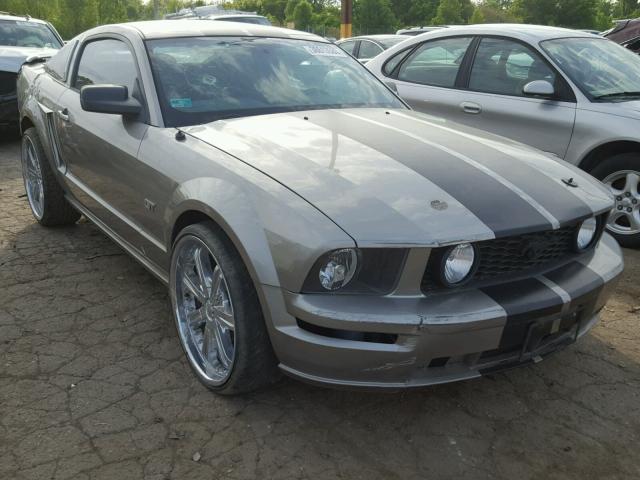 1ZVHT82HX85200505 - 2008 FORD MUSTANG GT GRAY photo 1