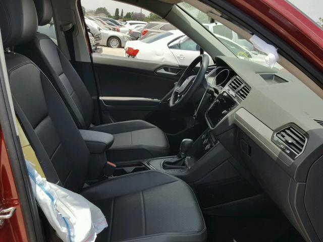 3VV3B7AX7JM061860 - 2018 VOLKSWAGEN TIGUAN SE RED photo 5