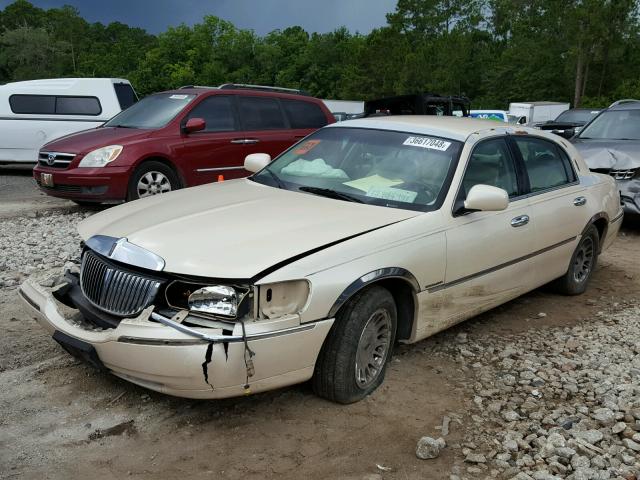 1LNFM83W9WY716673 - 1998 LINCOLN TOWN CAR C TAN photo 2