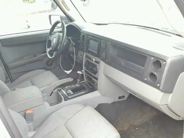 1J8HG48K66C134622 - 2006 JEEP COMMANDER SILVER photo 5
