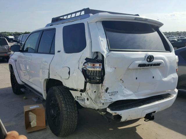 JTEBU5JR0H5418365 - 2017 TOYOTA 4RUNNER SR WHITE photo 3