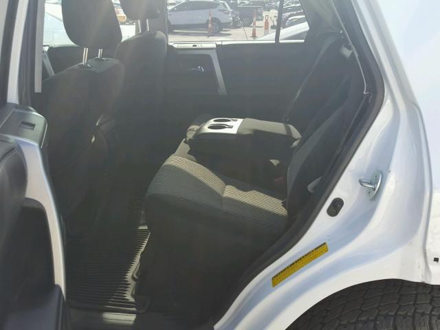 JTEBU5JR0H5418365 - 2017 TOYOTA 4RUNNER SR WHITE photo 6